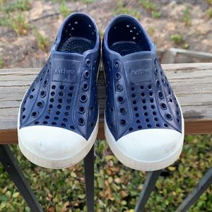 Navy blue native sneakers, 7